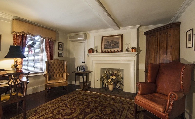 Reynolds Tavern Washington Suite
